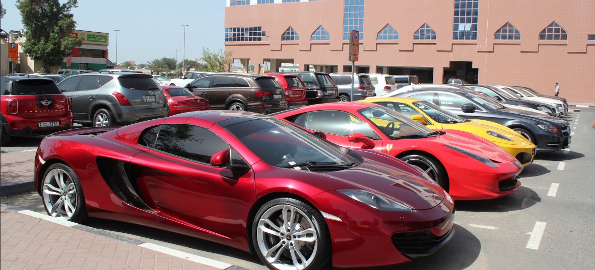 Advantages of Renting a Car in Deira